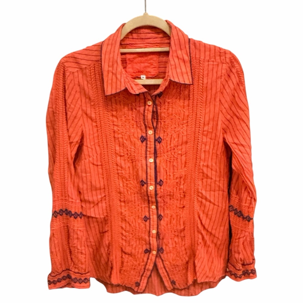 JOHNNY WAS Embroidered button down collared top ❤️🧡💙